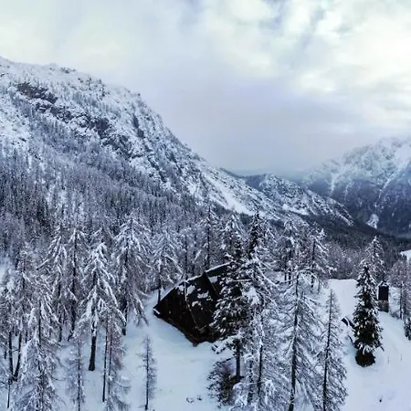 Vendégház Erjavceva Mountain Hut At Vrsic Pass