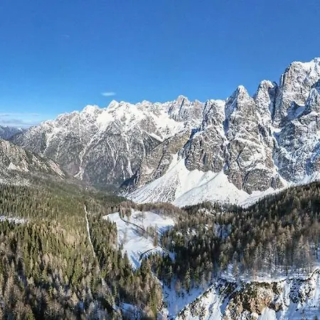 Erjavceva Mountain Hut At Vrsic Pass بيت ضيافة *