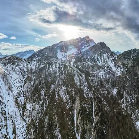 Vendégház Erjavceva Mountain Hut At Vrsic Pass *