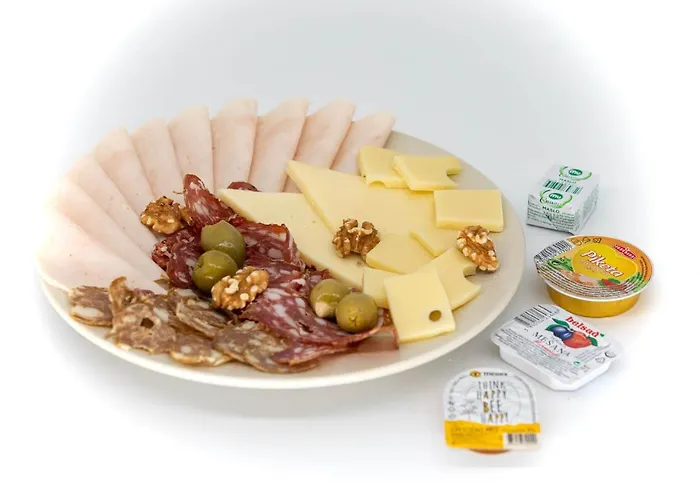 Hiša za goste Erjavceva Mountain Hut At Vrsic Pass